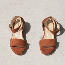 Anne Thomas Pinkish Natural Chutney Romane Velours