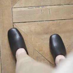 Anne Thomas Venezia Mule Selvagio Black