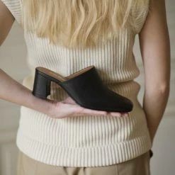 Anne Thomas Venezia Mule Selvagio Black