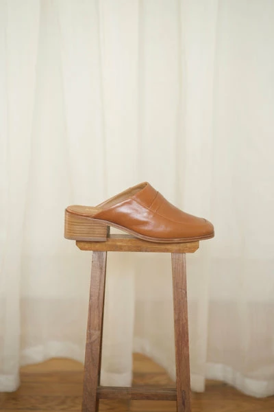 Anne Thomas Morris Mule Bridge Brown 4 Anne Thomas Morris Mule Bridge Brown