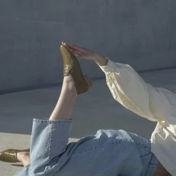 Anne Thomas Khaki Leo Koti