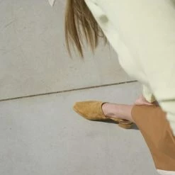 Anne Thomas Williamsburg Velours Pony