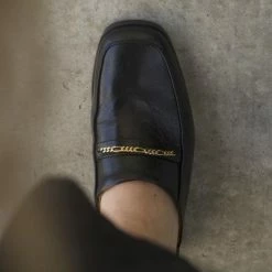 Anne Thomas Morris Mule Chain Moroder Black