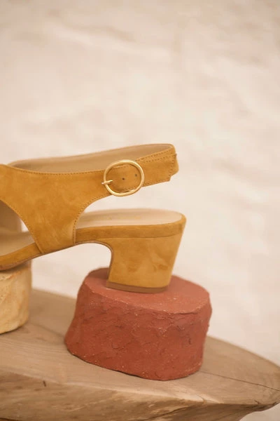 Anne Thomas Pre Vente - Romy Velours Pony 4 Anne Thomas Pre Vente - Romy Velours Pony