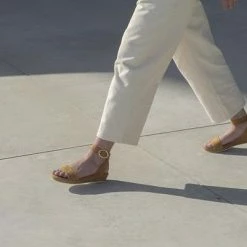 Anne Thomas Brown Romane Velours Pony