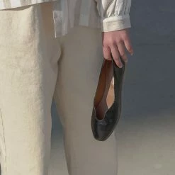 Anne Thomas Black Leather New Menerbes Koti