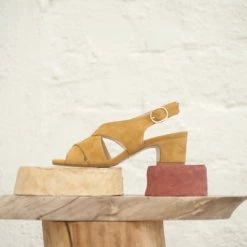 Anne Thomas Pre Vente - Romy Velours Pony 7 Anne Thomas Pre Vente - Romy Velours Pony