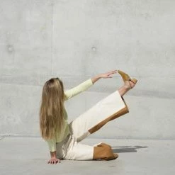 Anne Thomas Williamsburg Velours Pony